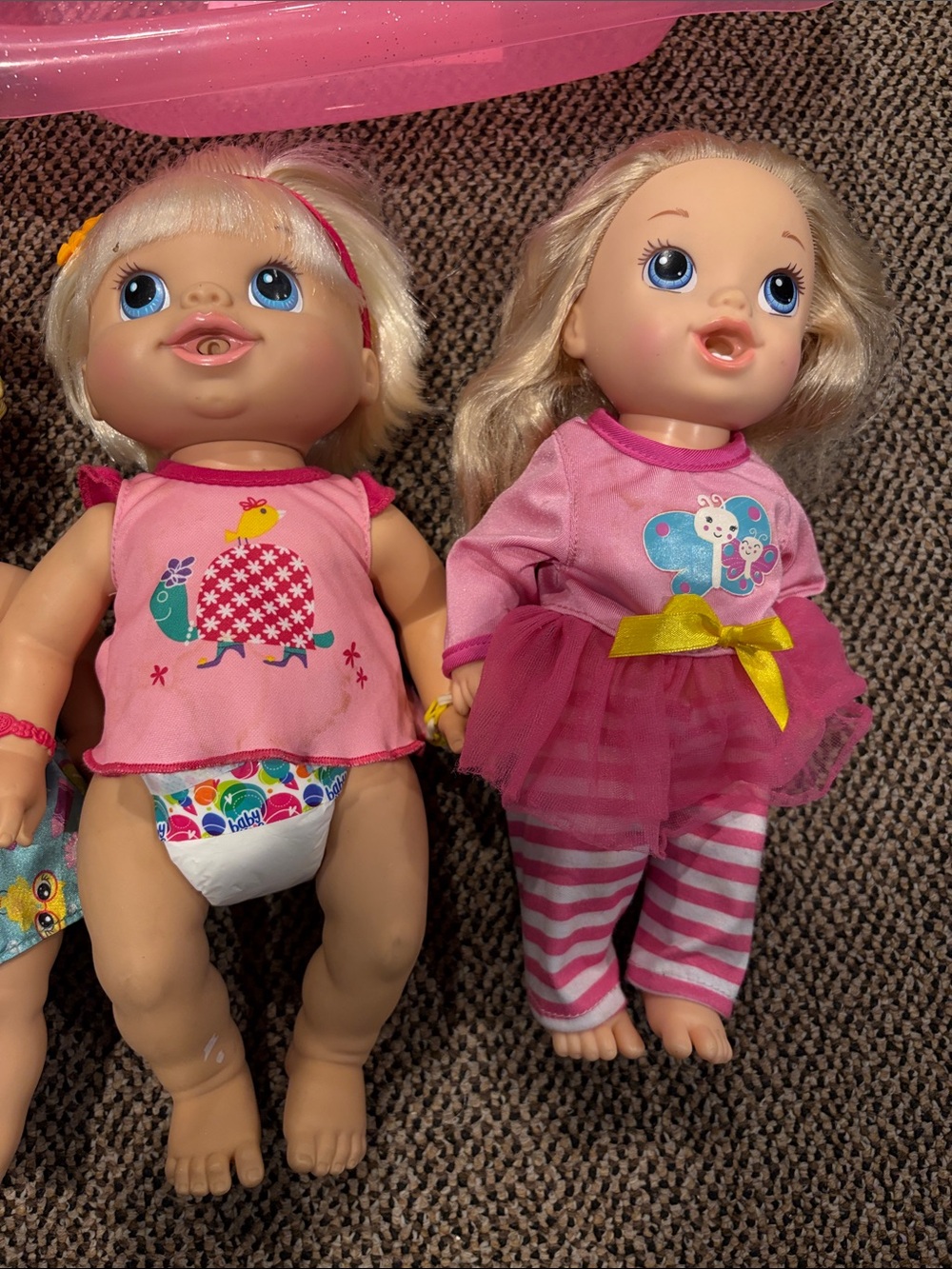 Baby alive lot of dolls and tub - Picture 3 of 4